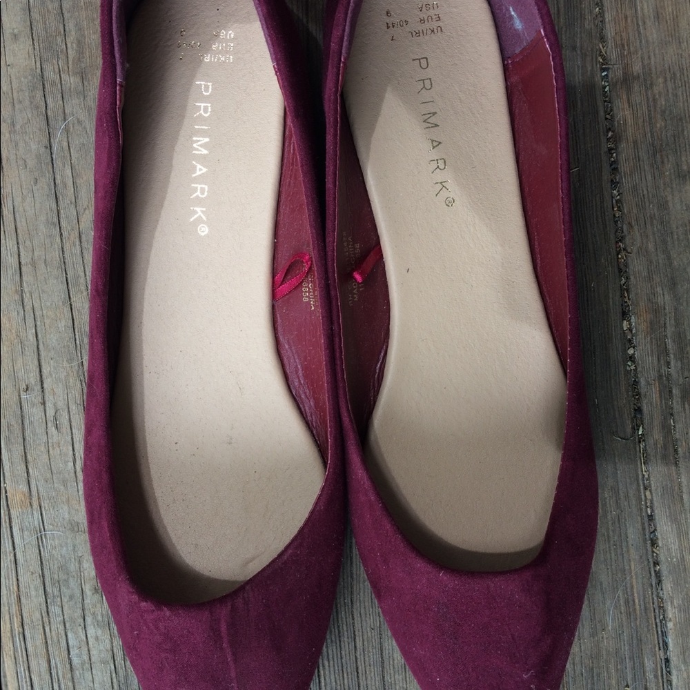 Magenta flats w/ gold trim